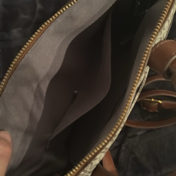 Fossil backpack/purse with multiple pockets. Adjustable straps. Cream and tan. - Picture 5 of 8